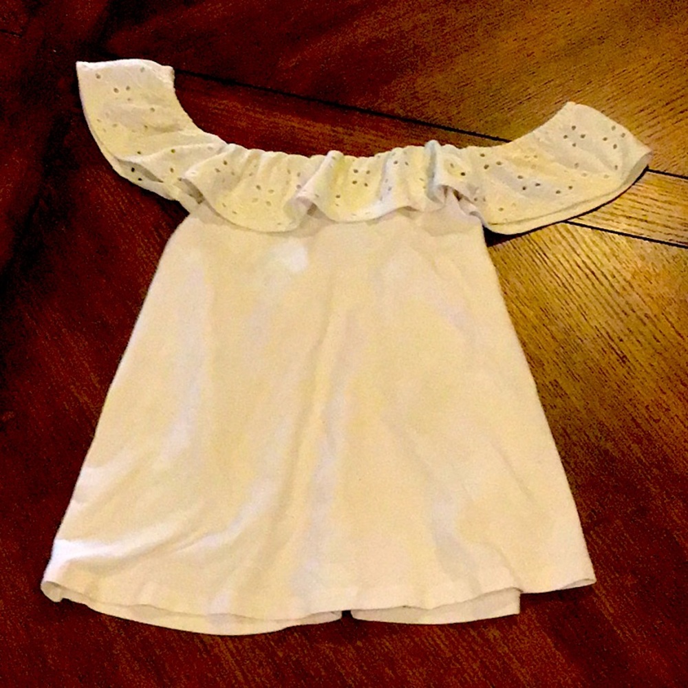 A white causal tank top